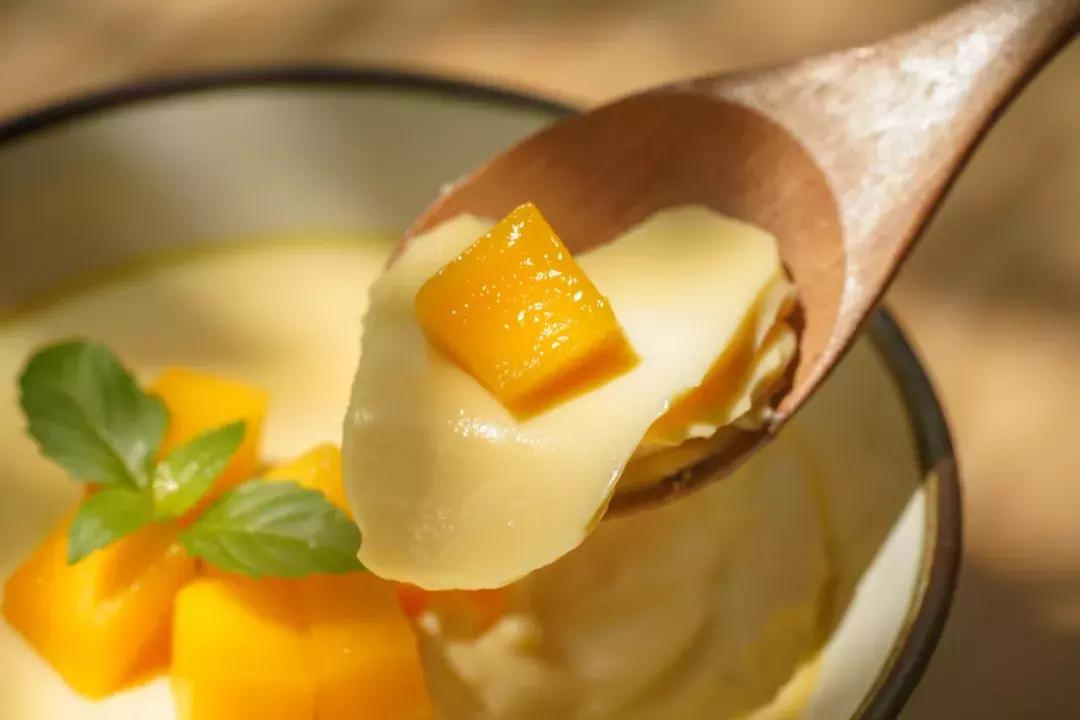 只用纯鸡蛋做出美味的鸡蛋布丁,鸡蛋牛奶布丁做法小视频