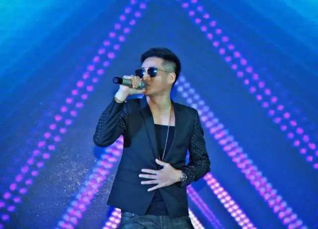 歌手海鸣威为什么取这个名字,海明威垮掉的一代