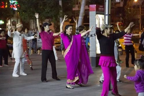 雅俗共赏才是真的爽！跟着凤凰传奇大声唱