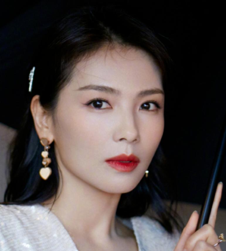 她又被传婚变?这么大尺度激情戏都接,颜也遭嘲了…