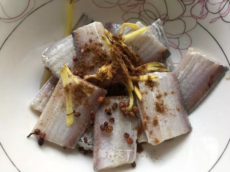 高压锅焖酥带鱼的正宗做法,带鱼段油炸的家常做法视频