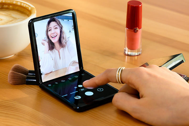 三星GalaxyZFlip评测：吸引目光的不止折叠