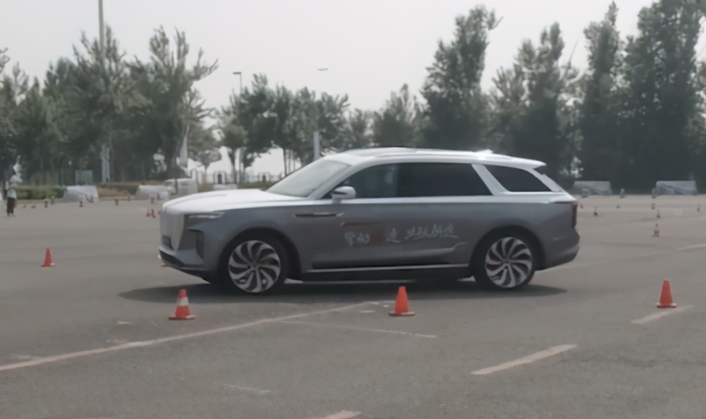 国产红旗车试驾h9,国产巅峰之作红旗s9