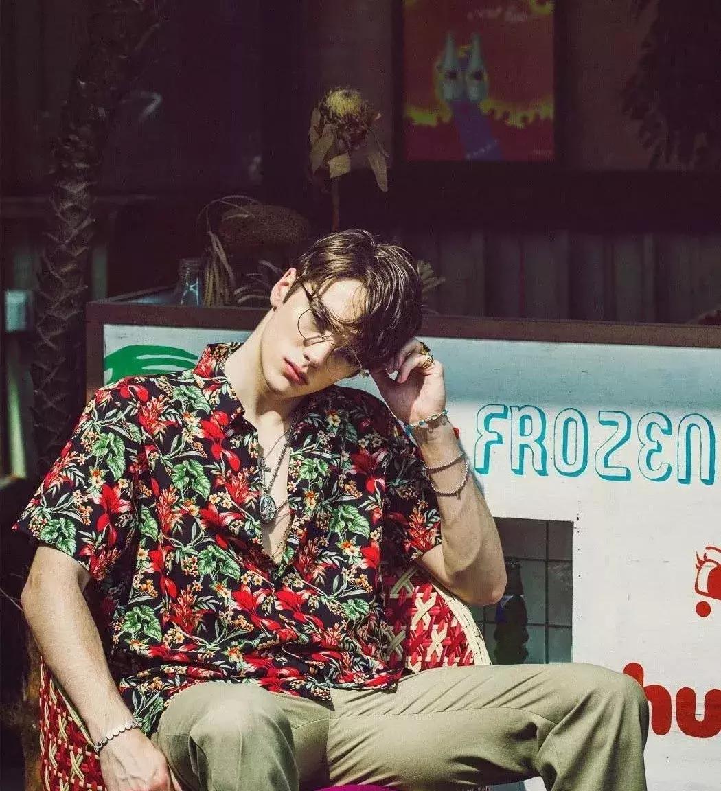 碎花衬衫和白衬衫哪个更好看,雪纺衬衫女夏季碎花领妈妈款