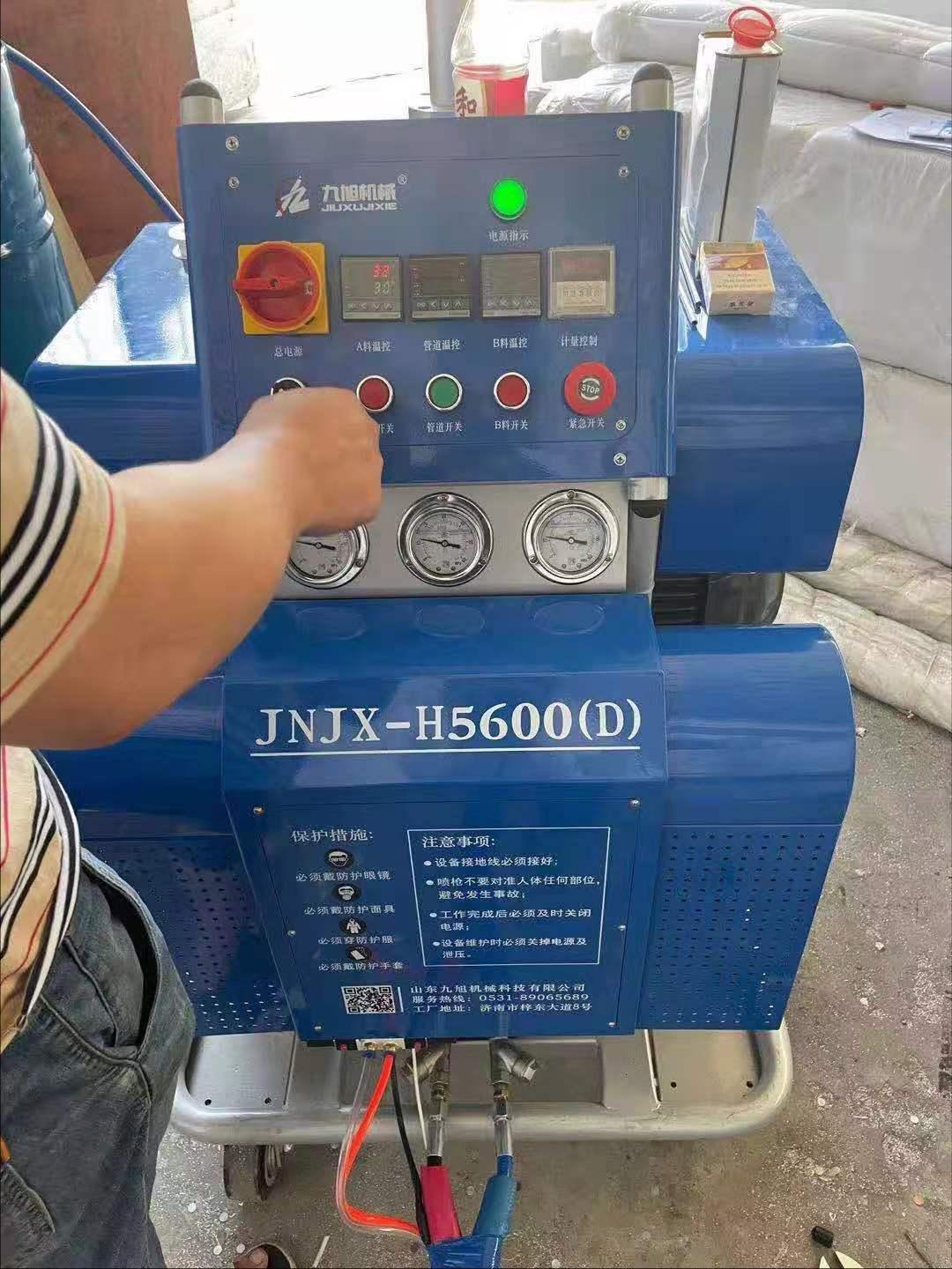 订购聚氨酯自动发泡卷帘门成型机,中空发泡卷帘门机器