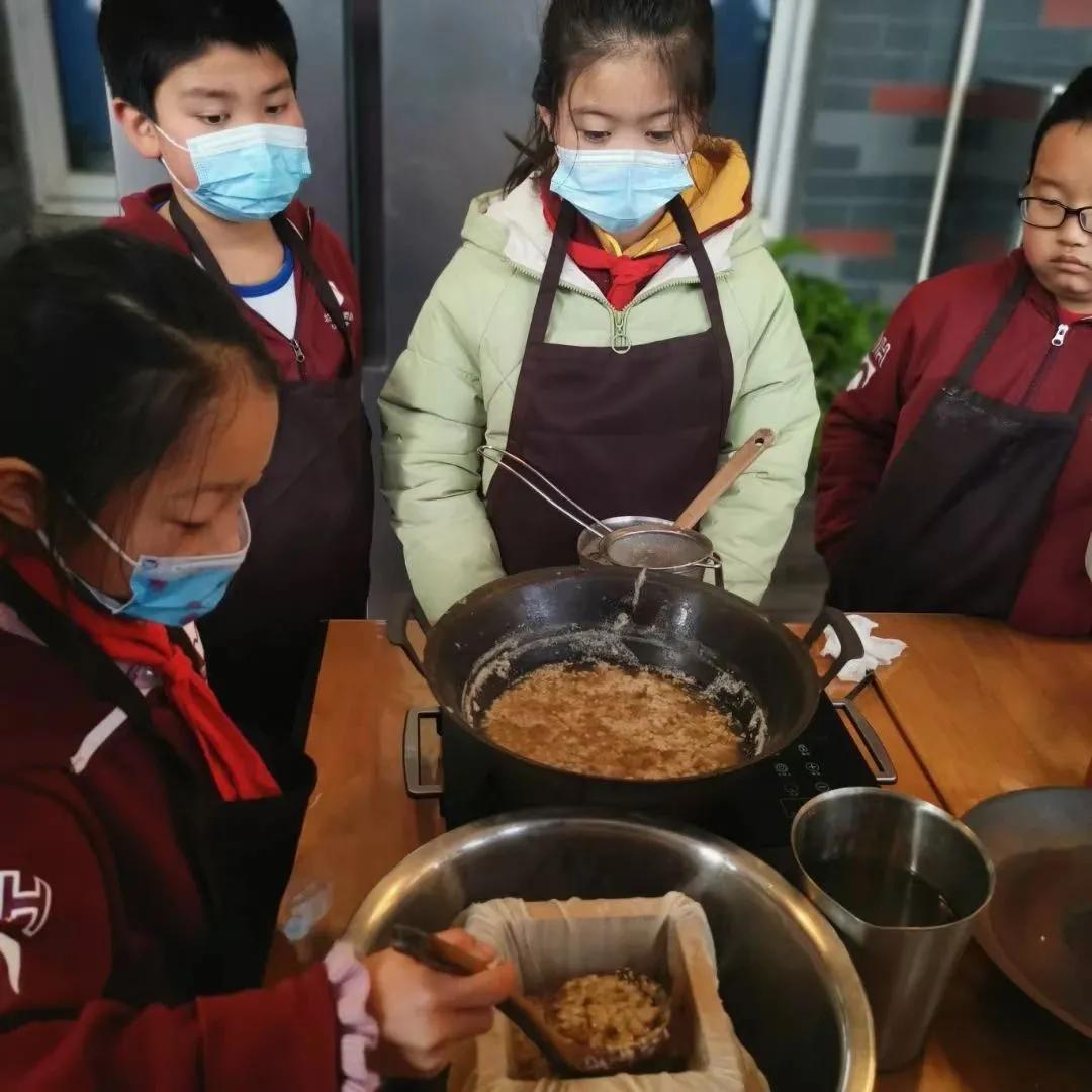 不靠名师、不拼生源,罗振宇盛赞的乡村学校,让我们看到教育“突围”的可能