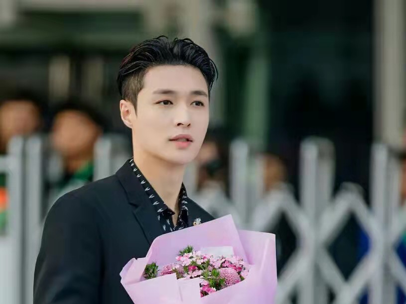 东方风云榜音乐盛典：周深刘宇宁张艺兴刘雨昕惊艳亮相，群星荟萃