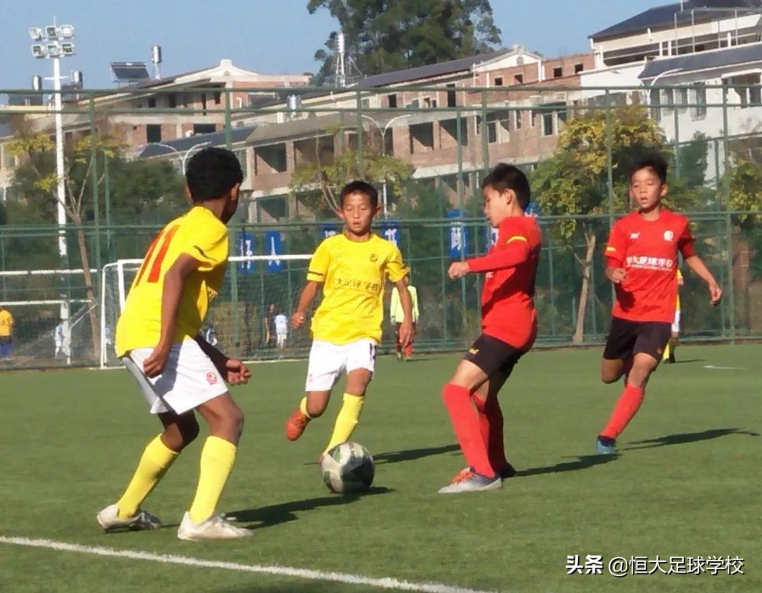 组队一年茁壮成长，恒大足校U10狼虎队包揽足校联盟杯冠亚军