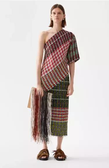 售卖假冒名牌服装一万元,卖了价值280元假冒品牌产品