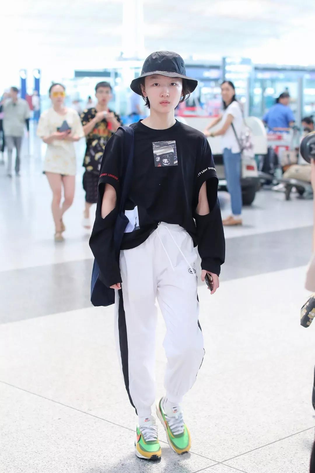 杨颖阿迪达斯粉色外套,杨颖运动风