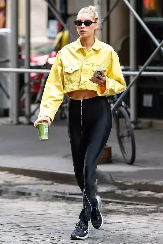 浅浅一抹鹅黄色解锁春日街头清新柔美小仙女Style!