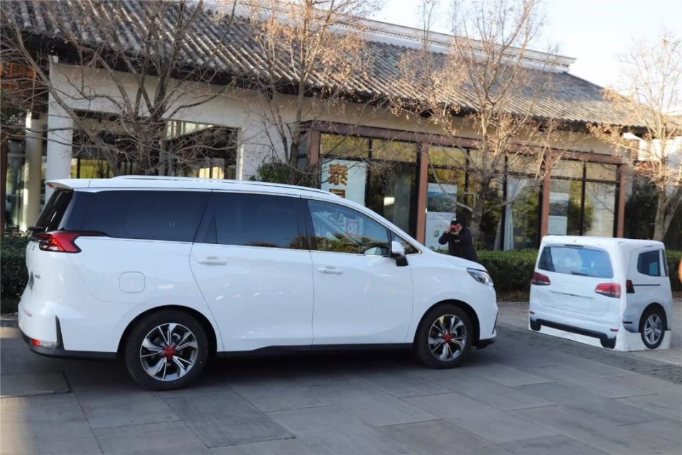 带着全家人一起房车自驾游,大通g50手动挡低配试驾视频