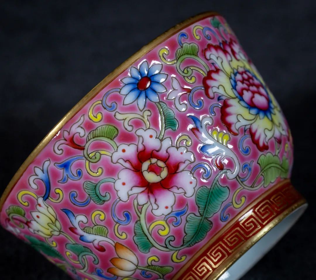 宫廷用的珐琅彩盖碗杯,珐琅彩堆花杯