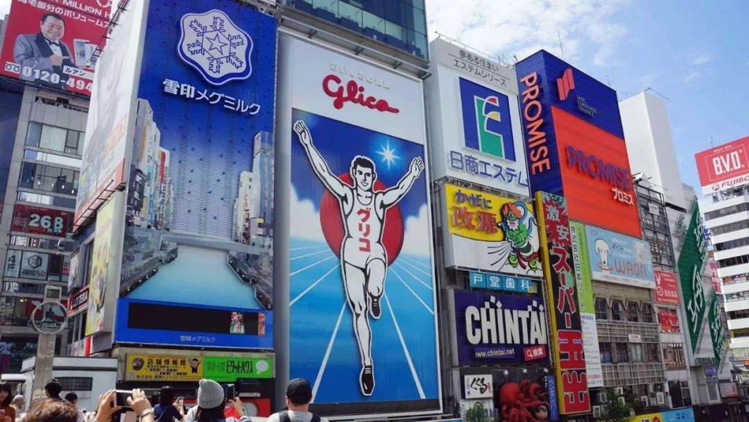 重口恶趣味,才是《黑衣人》的精髓!蹭漫威复联4热度,没用