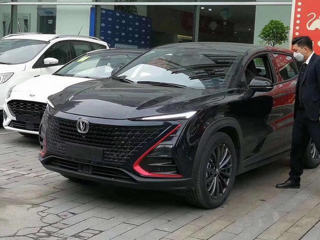 街头偶遇新款吉姆尼,街头偶遇京a红旗l5