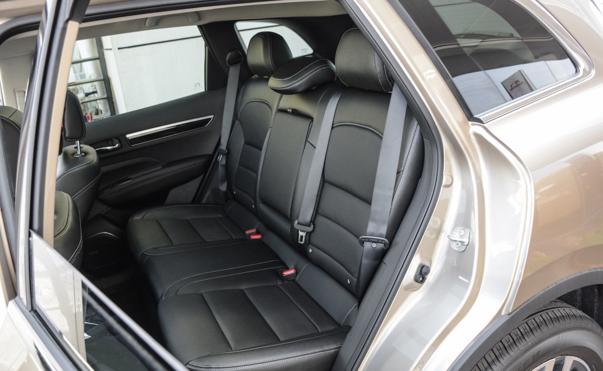 一个天上一个地下天壤之别,科雷傲和奇骏比