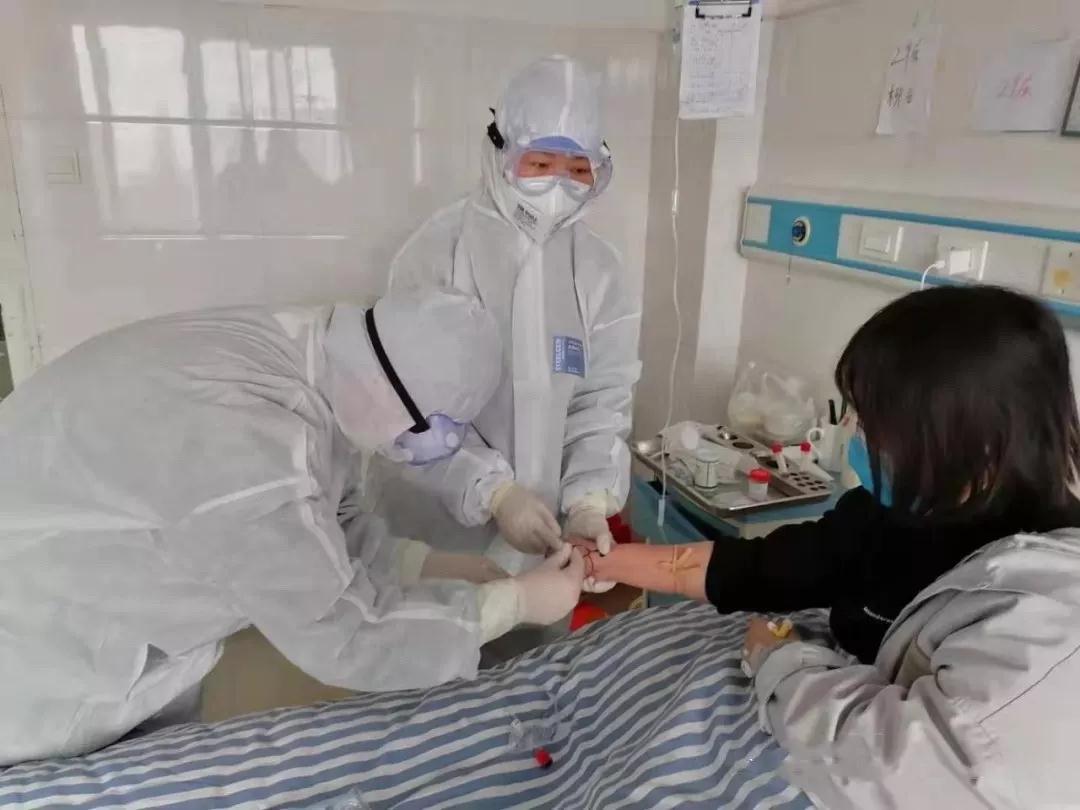 防控疫情一线铿锵玫瑰,抗击疫情女兵坚守第一线图片