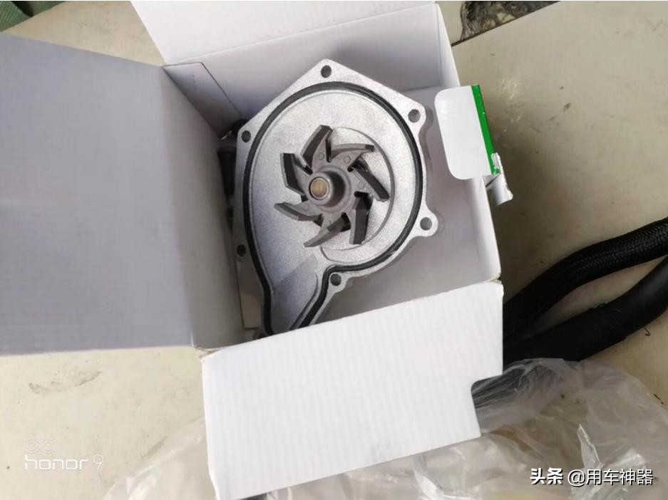 发现4机滤底座漏防冻液,机滤没拧紧导致漏机油维权