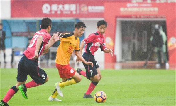 高规格高起点搭建赛事平台 恒大足校招生广纳明日之星