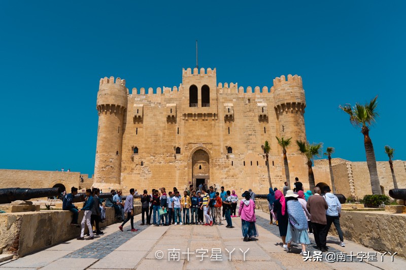 一半沙漠一半海洋图片,一半沙漠一半湖水