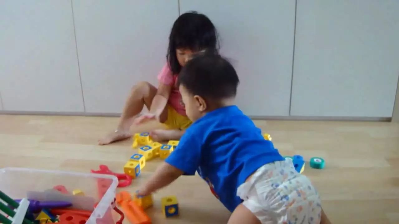 小孩爱抢玩具什么原因,3岁孩子喜欢抢别人正在玩的东西