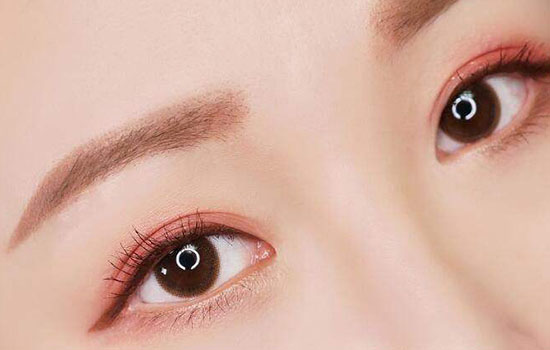 四色珠光眼影带刷子,画眼影的刷子是哪个