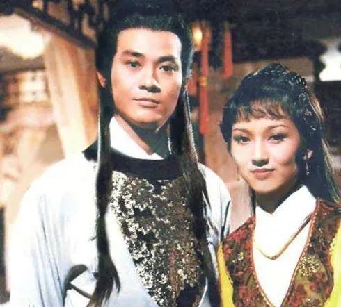 叶童和赵雅芝30年演唱会一同鞠躬,赵雅芝入驻抖音叶童留言