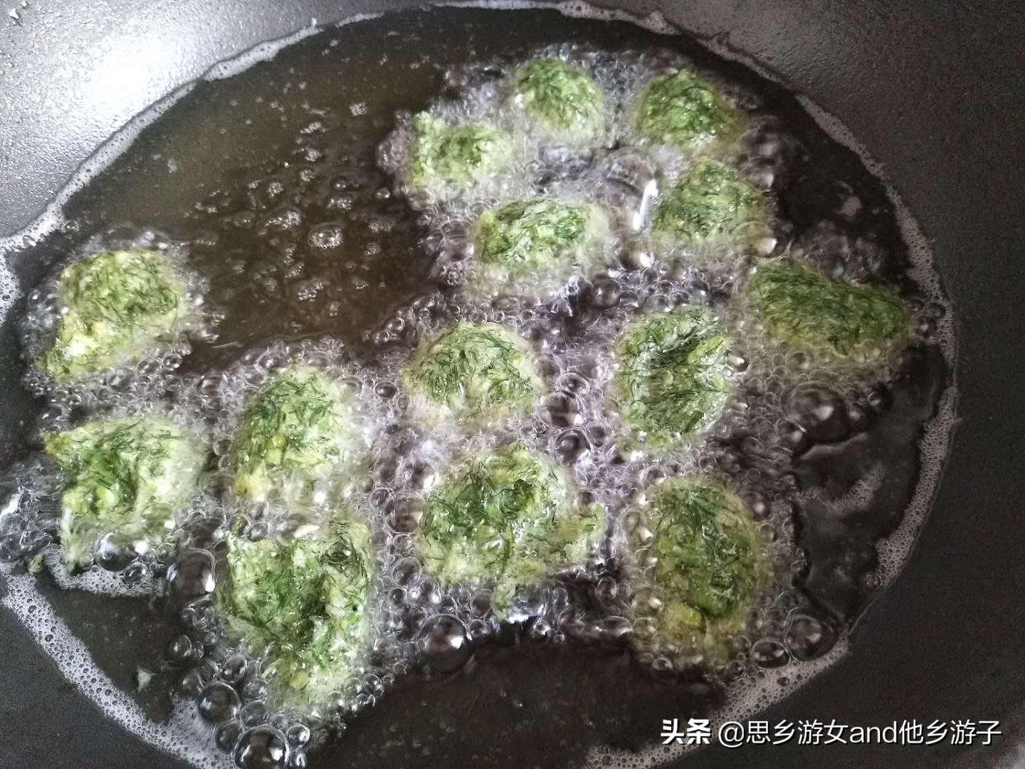 香炸茴香丸子怎么做好吃,小茴香素丸子如何炸得又香又脆