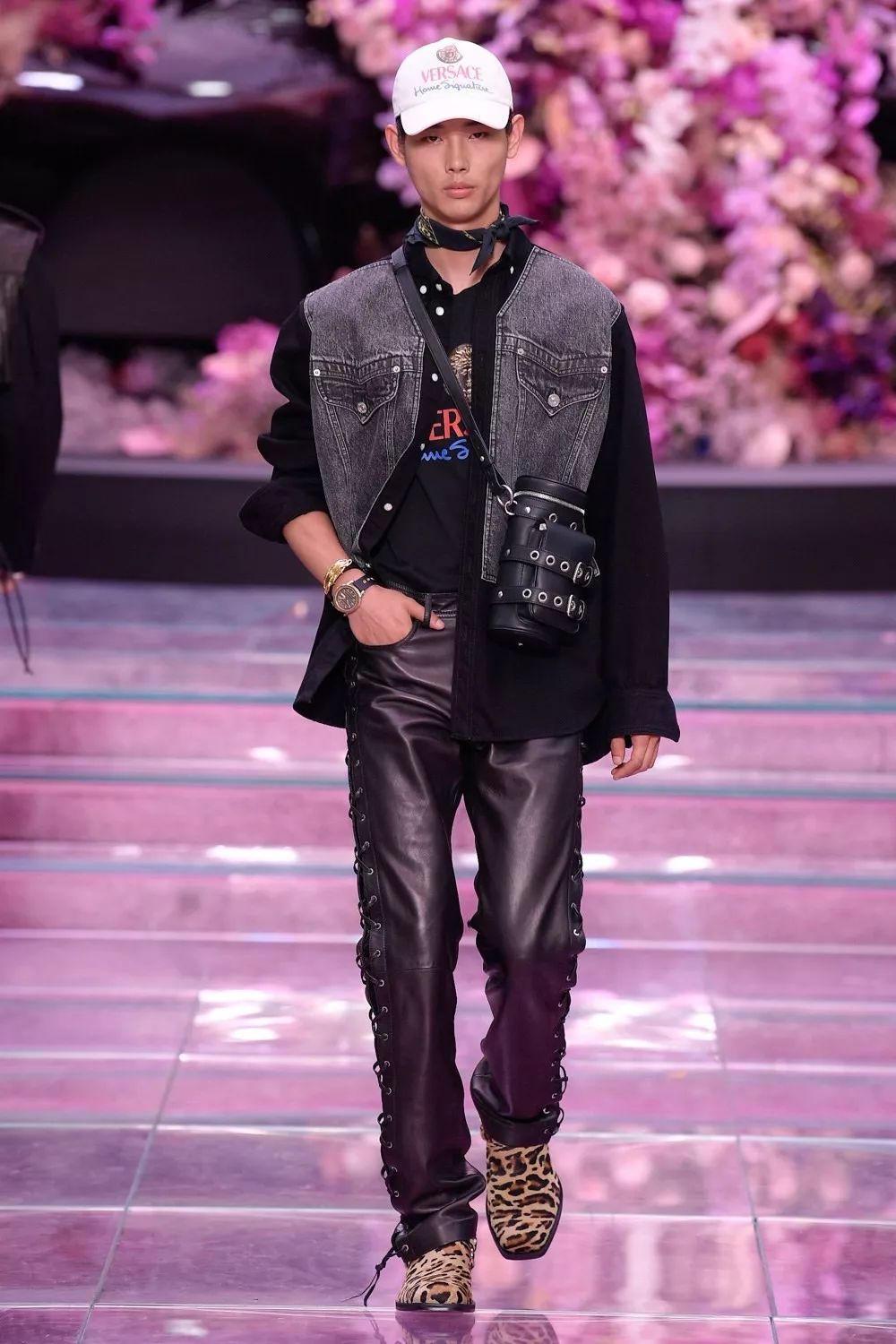 范思哲2018米兰春夏男装大秀,范思哲创意总监donatellaversace