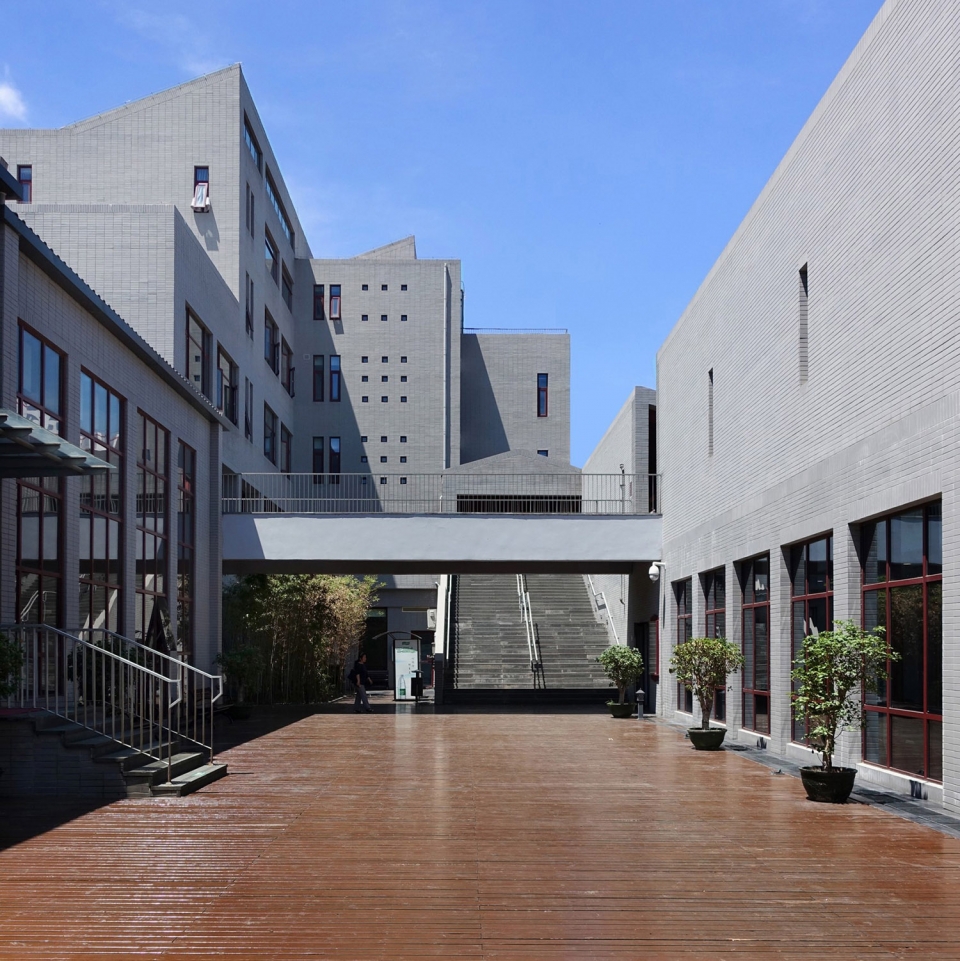 北京三十五中高中新校园，古宅院风格的现代校园