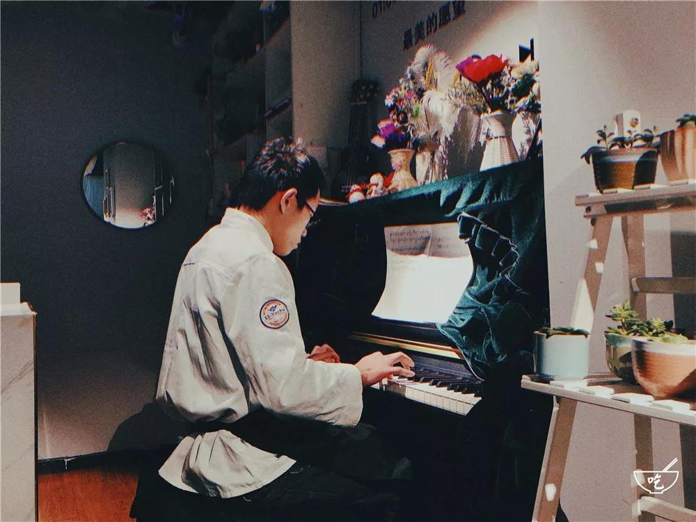 「十堰」这个85后男生开的甜品店，一口就被TA撩到！来了就赖着不想走