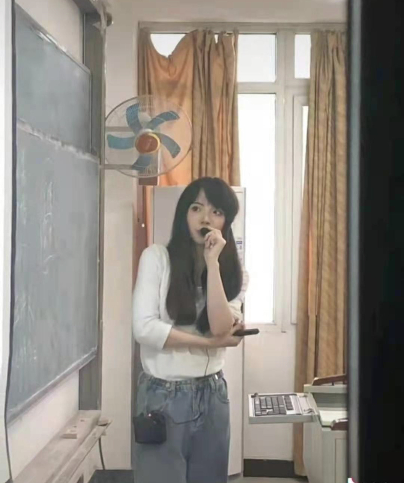 学识加成美得自然真实！温大老师像吴彦祖张震，思政老师撞脸Lisa