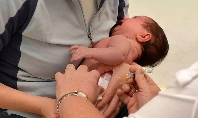 宝宝怕打针止哭方法,宝宝害怕打针医生安慰