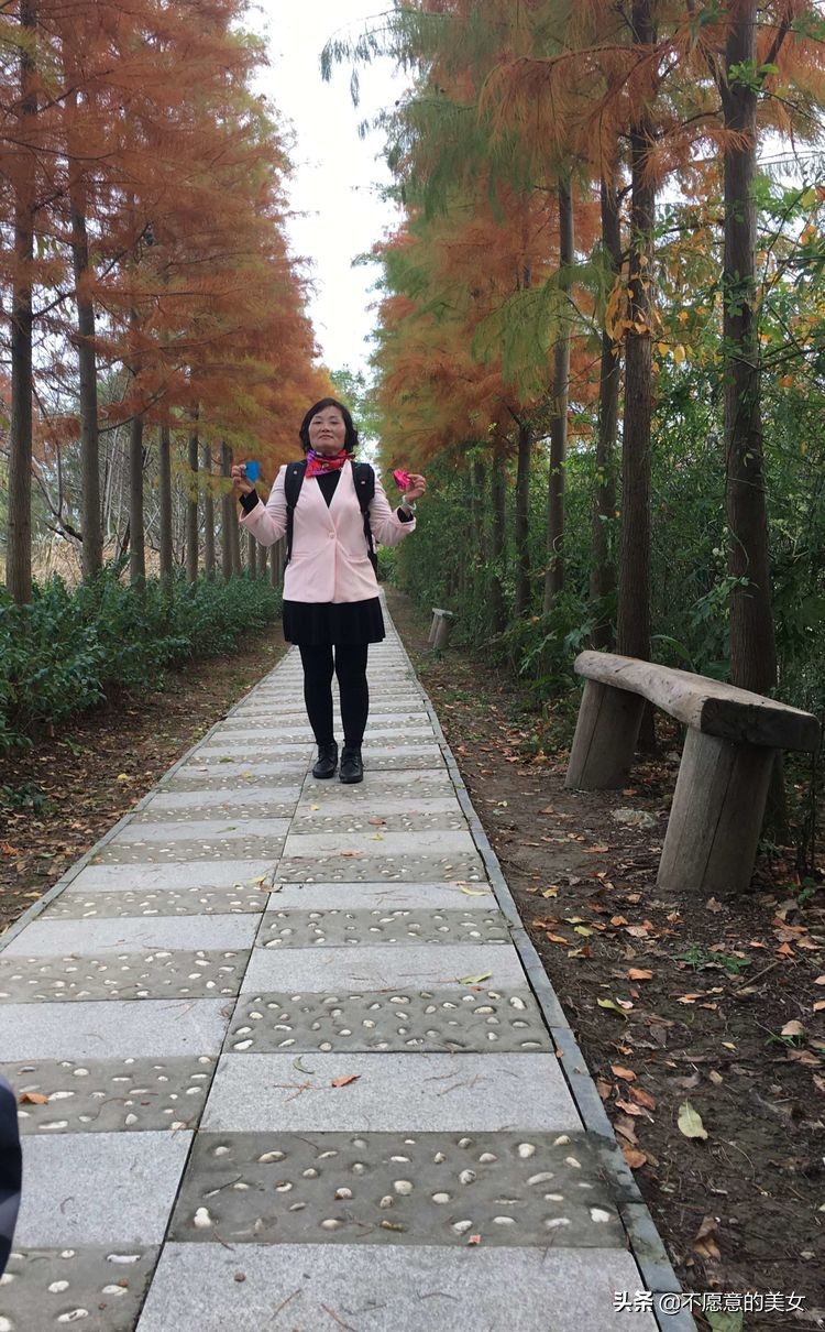 可爱的少妇自拍越来越丰满越来越成熟了