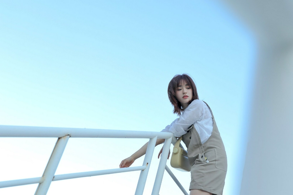 阳光下的天台拍照技巧,天台拍照一个人怎么拍