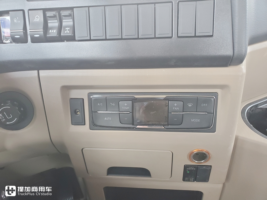 豪沃新款tx7配置,豪沃tx7290马力7.8米底盘多少钱