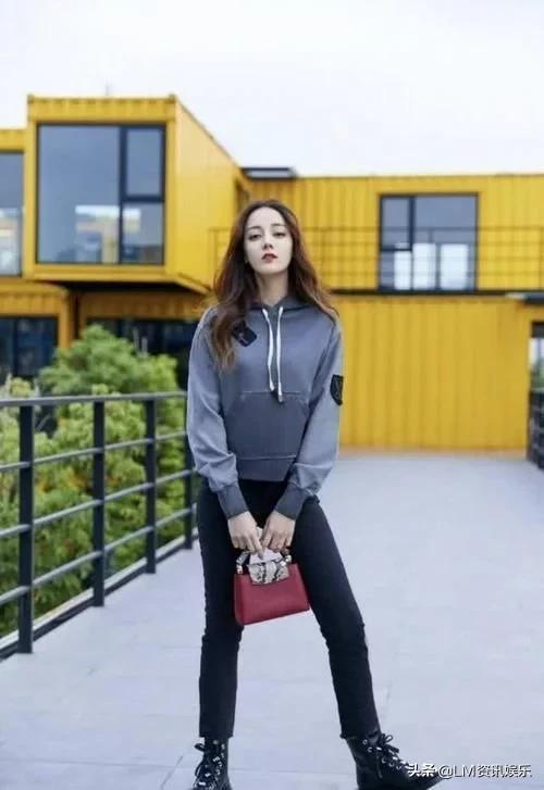 初春借鉴杨幂的穿搭方法,杨幂热巴穿的这些款式超出彩