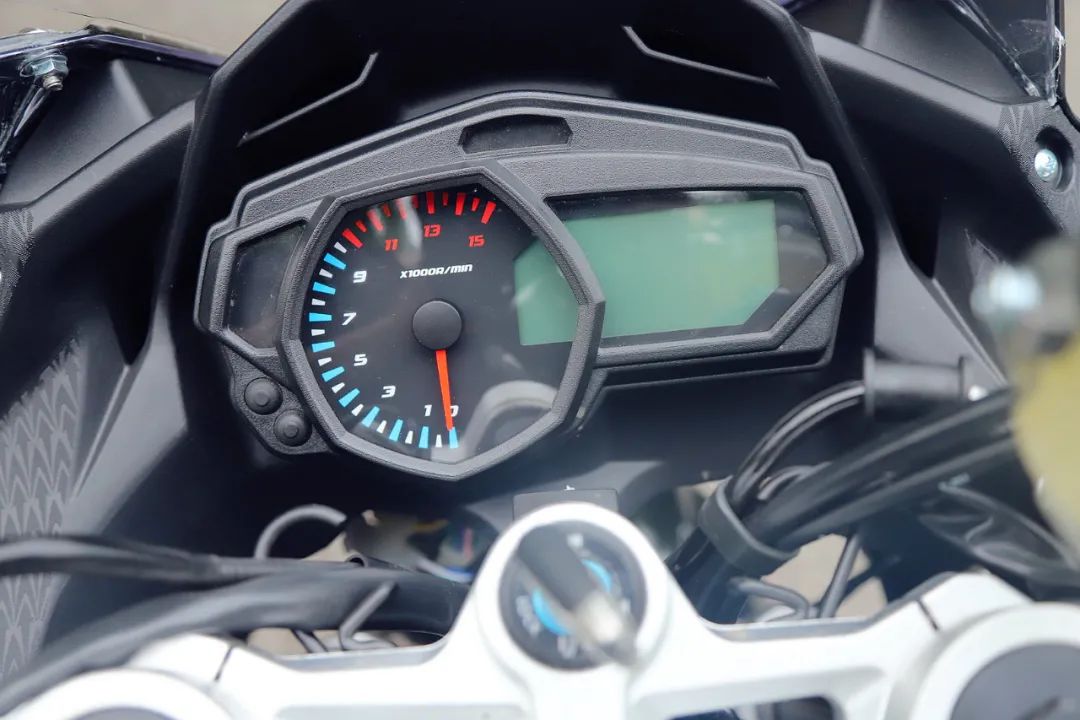 魅影s450摩托车测评,无极250rr和诺马魅影255s哪个质量好