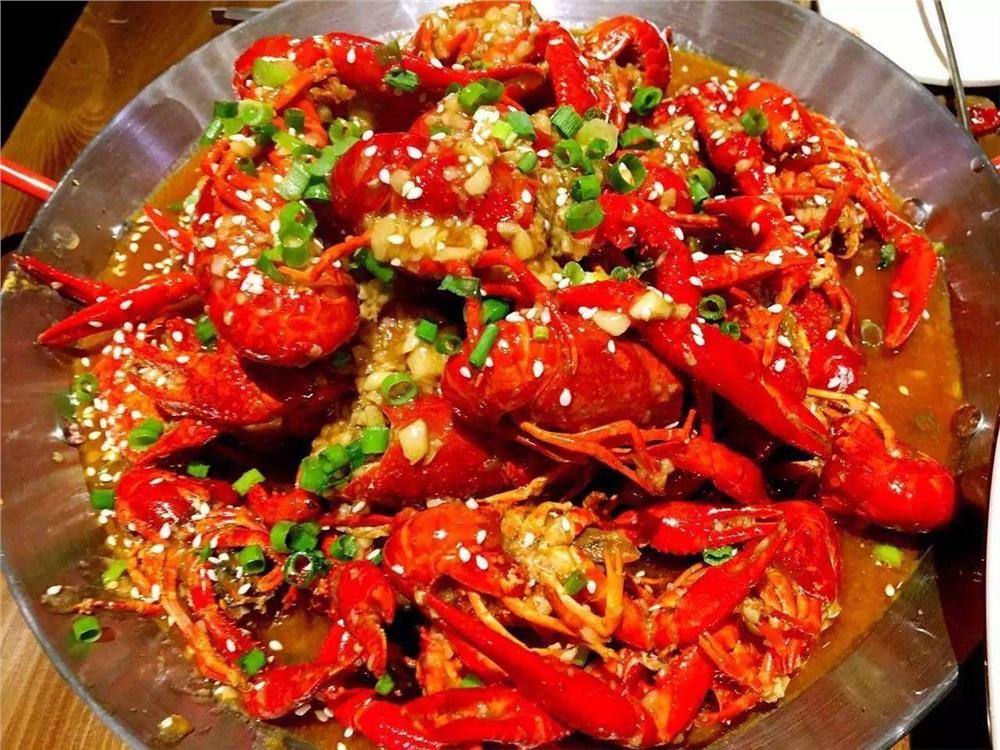 没有一只小龙虾能活着度过夏天,夏天的小龙虾是怎么活的