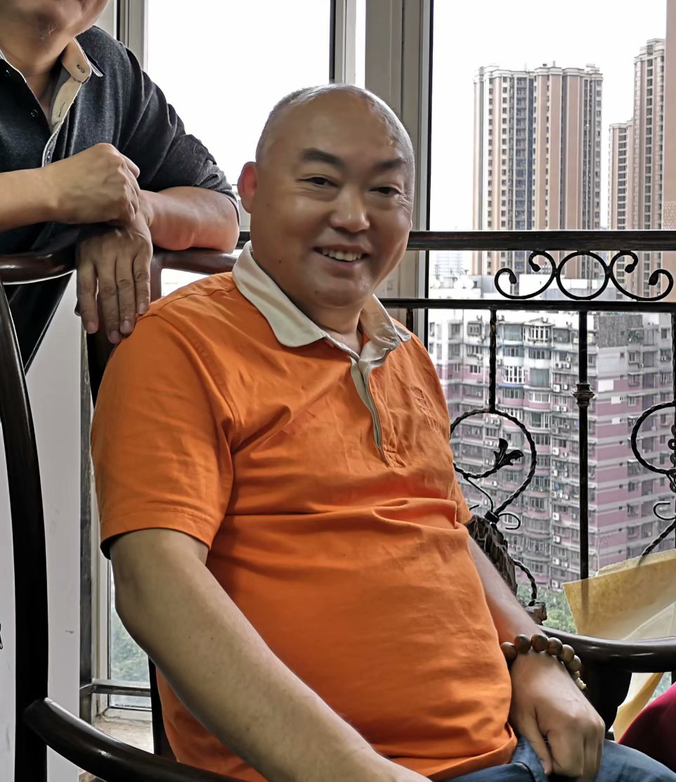 无原则吹捧，陈振濂鼓励洪厚甜继续创新，这是在害他