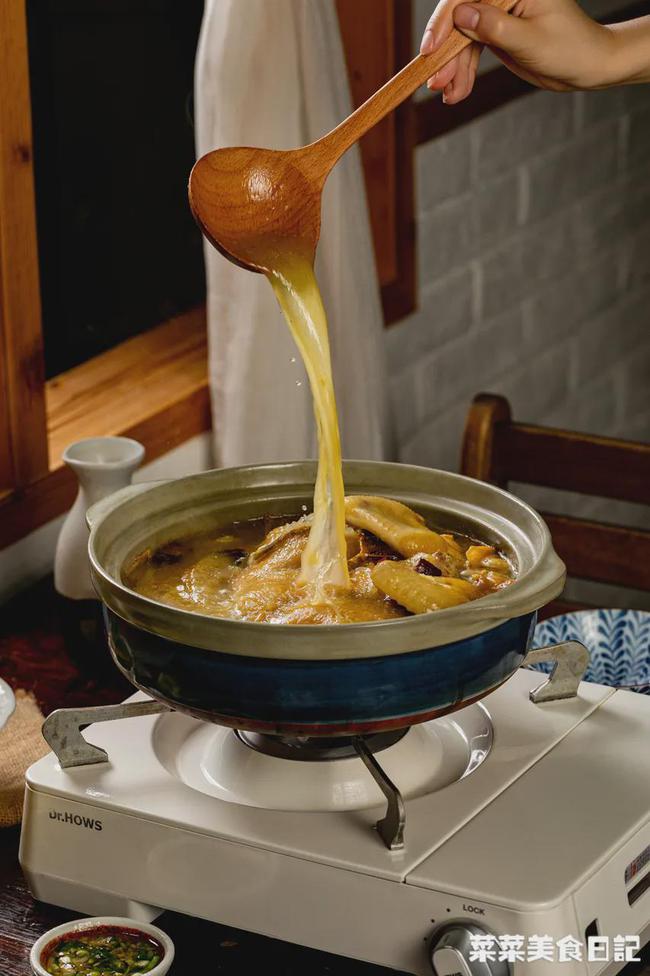 奶奶炖的鸡汤,老奶奶做的清炖鸡汤