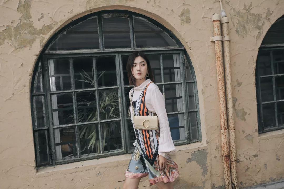 最新款的腰包简单一点,斜挎腰包最值得入手的大牌