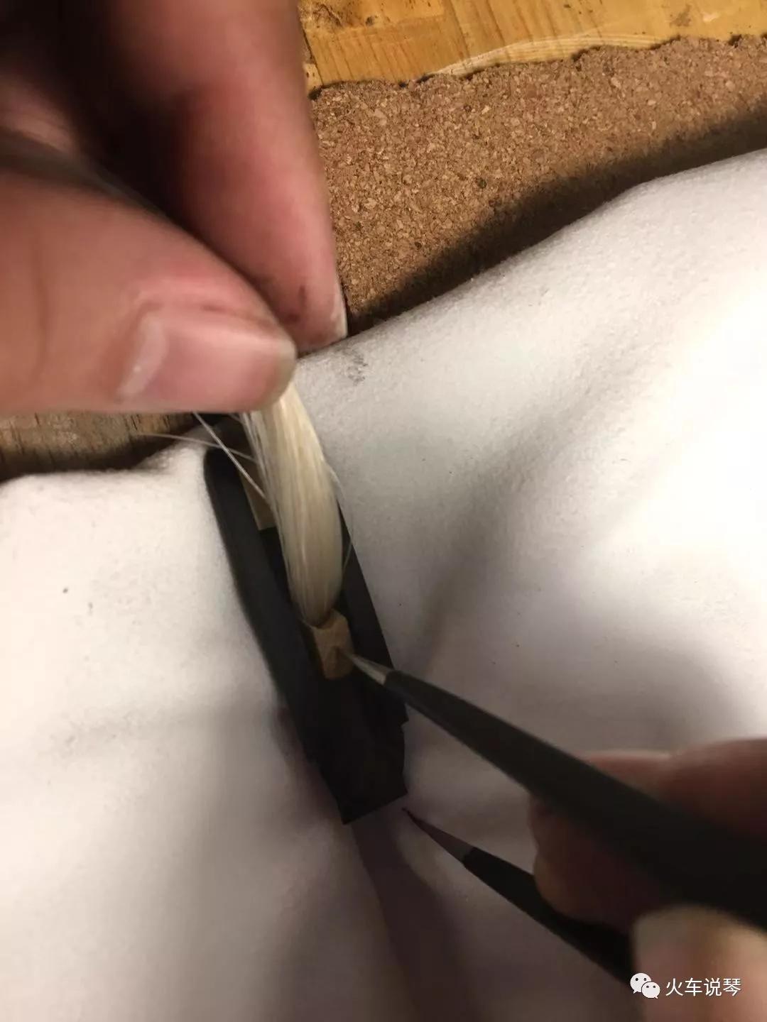 手把手带你学换刃,高档的小提琴弓毛用平了怎么换