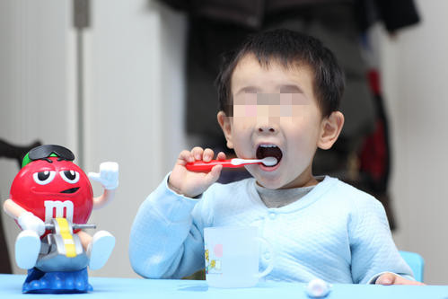 3岁宝宝每天刷牙还有蛀牙,3岁的孩子每天刷牙牙齿还是坏
