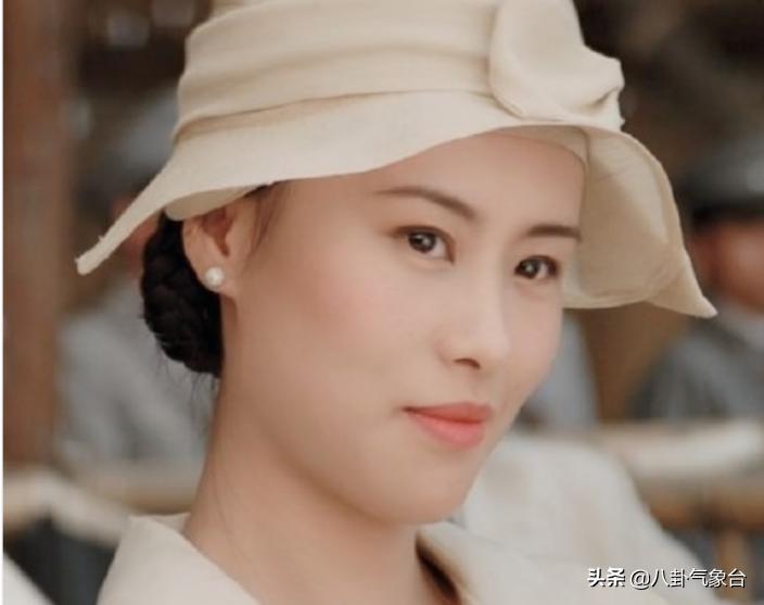 邬君梅近照风情万种,邬君梅坦言当过小三