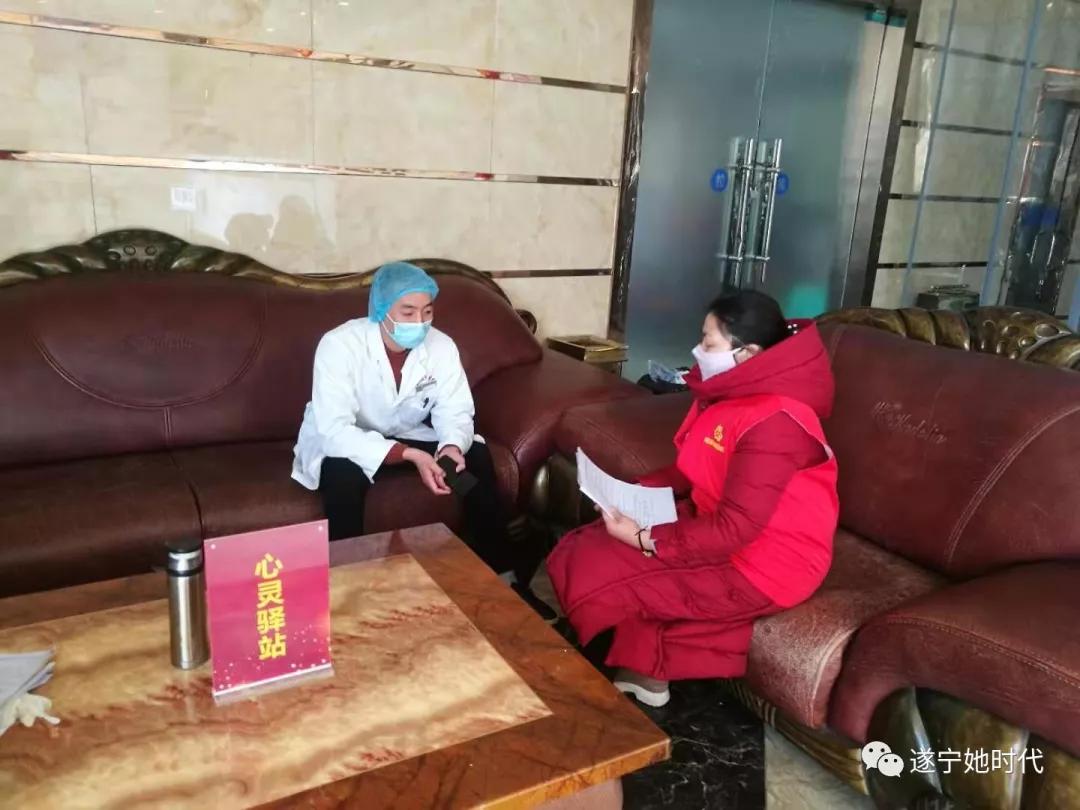 巾帼志愿者撑起抗疫防疫半边天,抗疫志愿者为出征勇士护小家