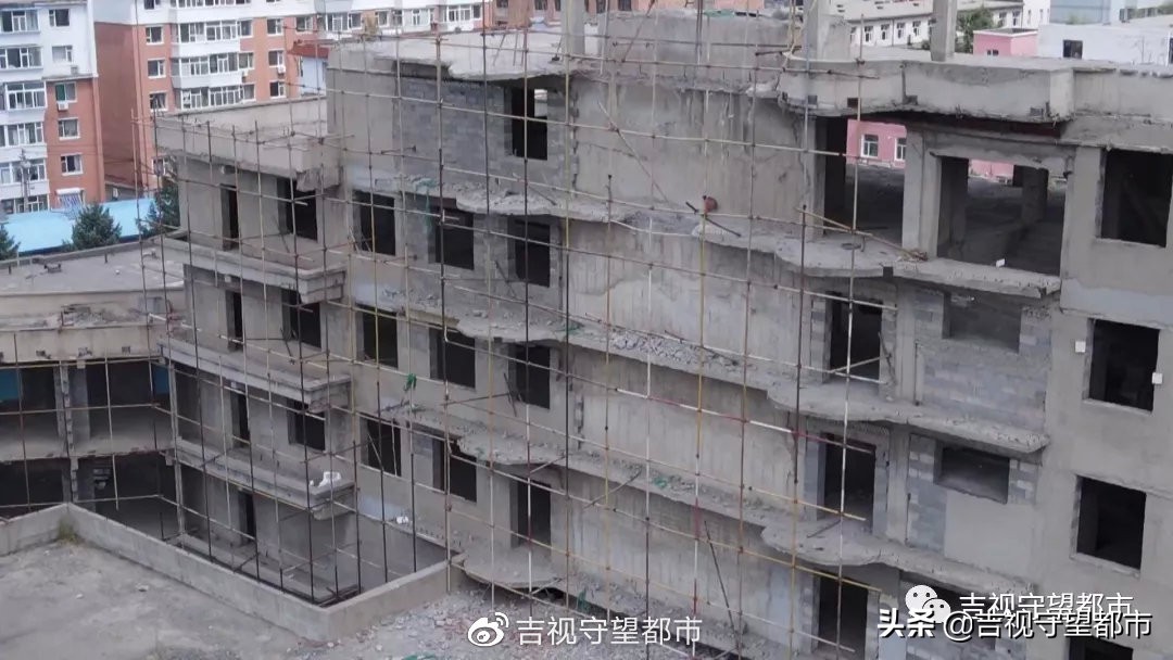 长春南湖旁边的烂尾楼,长春南湖船楼荒废事件