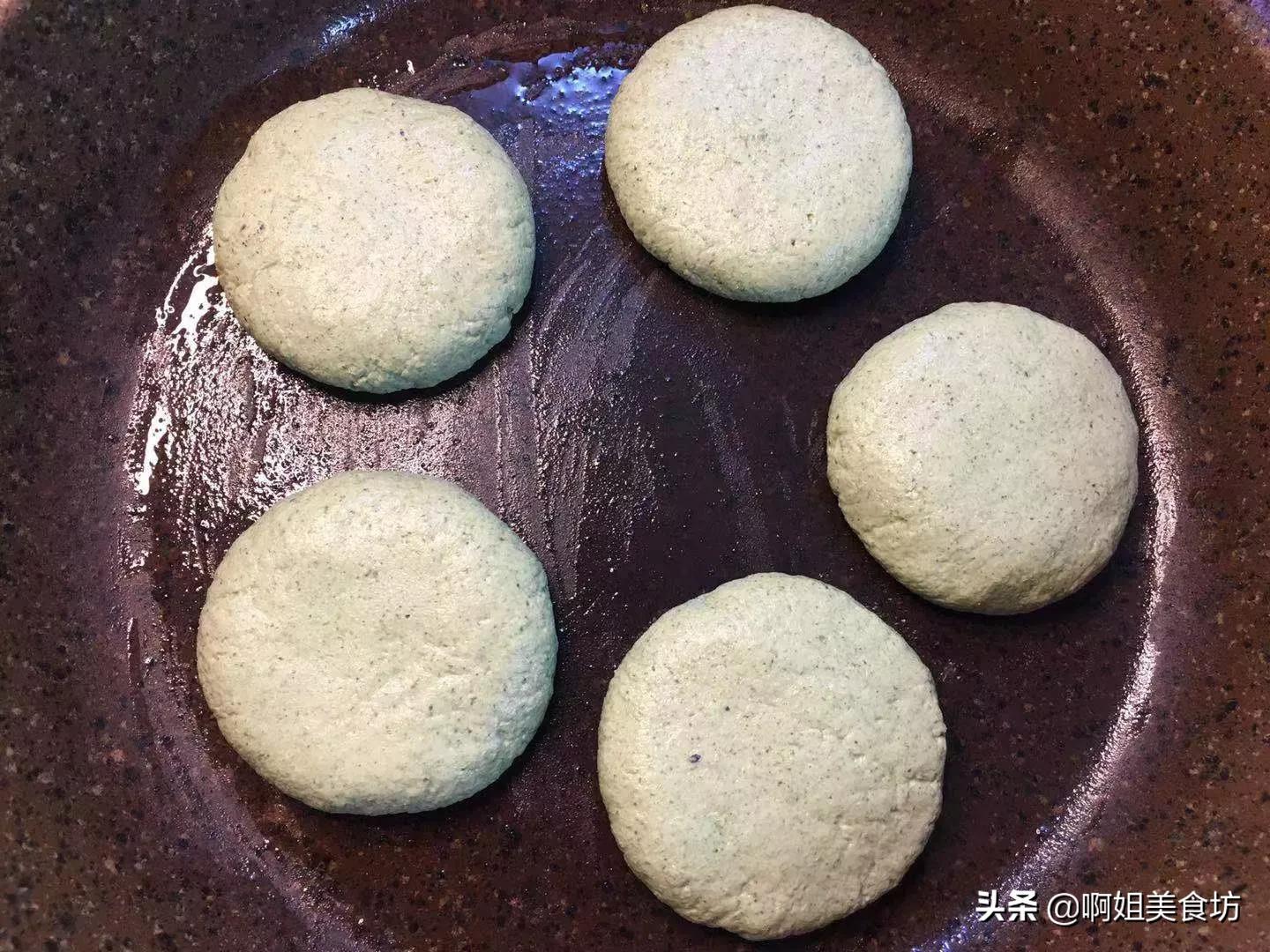 怎么做艾叶粑粑放什么粉,怎么用糯米粉做艾叶粑粑