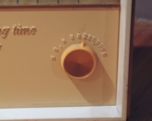 1965年，足球迷专属的“记分卡”收音机，拆开看看里面电路零件