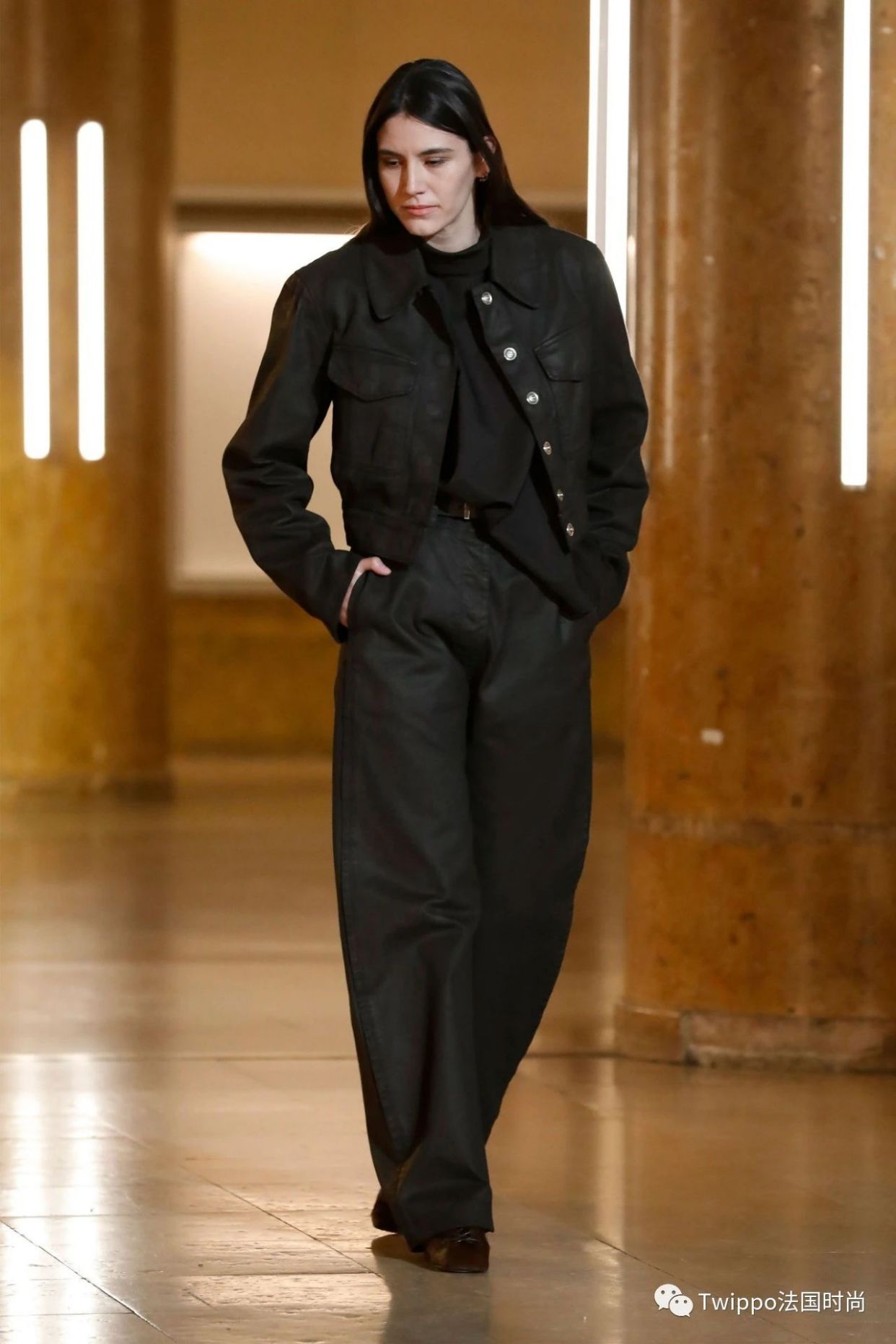 2020秋冬巴黎时装周givenchy秀场 (jacquemus 2020巴黎时装周秀场)